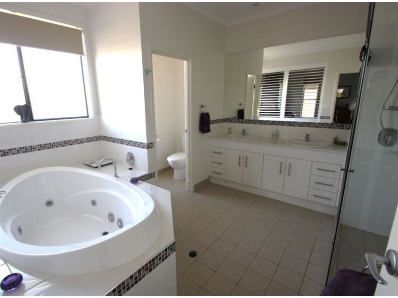 Coomera Waters QLD 4209