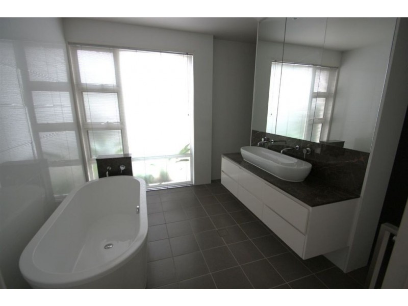 2856 Virginia Crt, Hope Island QLD 4212