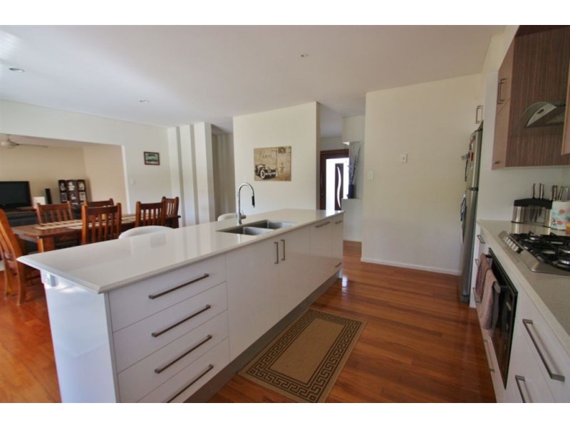 44 Ginger Rogers Rd, Maudsland QLD 4210