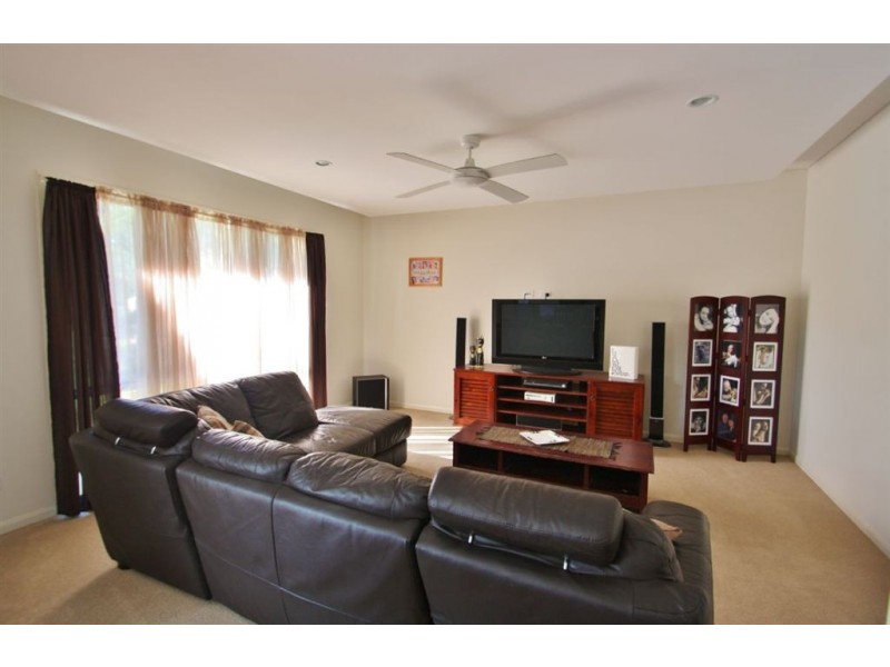 44 Ginger Rogers Rd, Maudsland QLD 4210