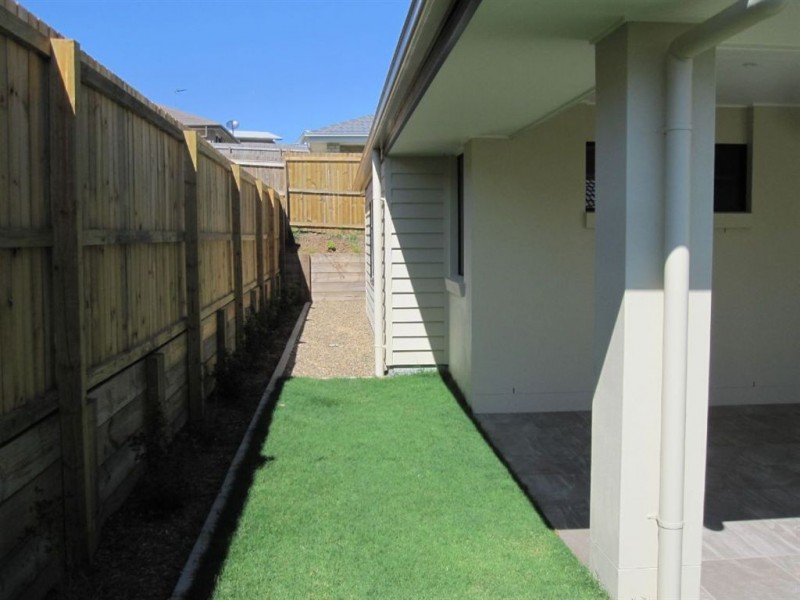 12 Winchester Cres, Pimpama QLD 4209