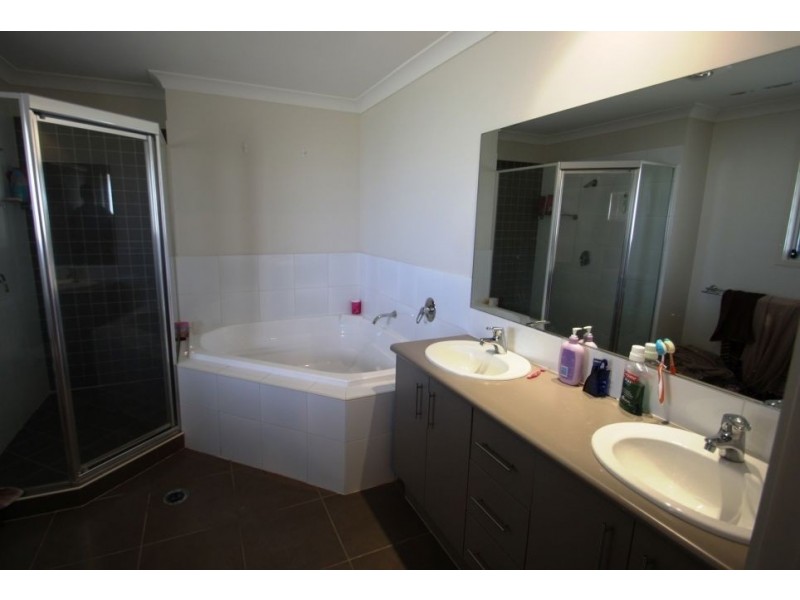 2 Freya Cct, Coomera Waters QLD 4209