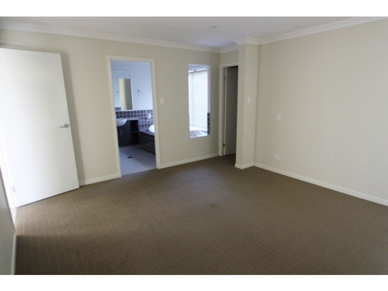 8 Crusade Court, Coomera Waters QLD 4209