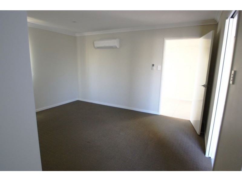 8 Crusade Court, Coomera Waters QLD 4209