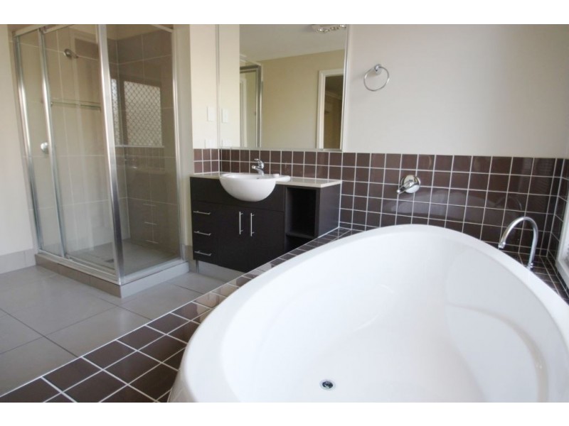 8 Crusade Court, Coomera Waters QLD 4209