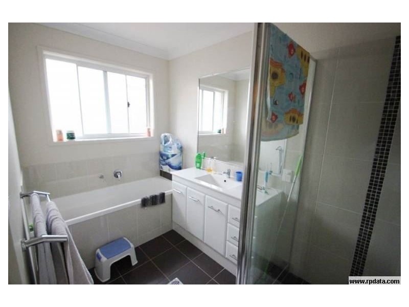 34 Fletcher Cr, Pacific Pines QLD 4211