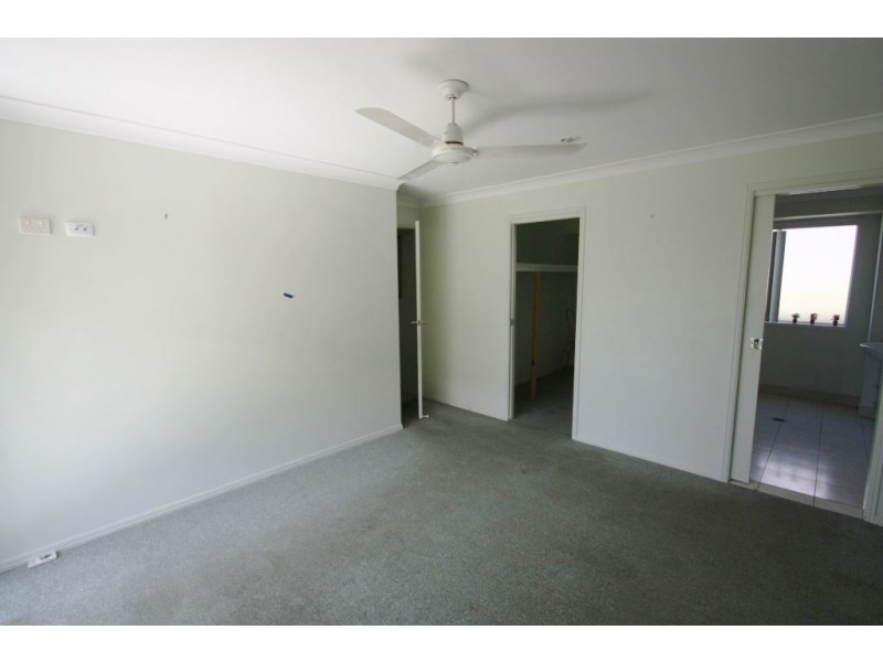 25 Bimberi Row, Pacific Pines QLD 4211