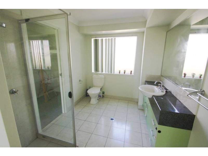 25 Bimberi Row, Pacific Pines QLD 4211