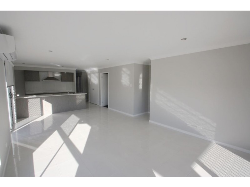 20 McLachlan Cir, Willow Vale QLD 4209
