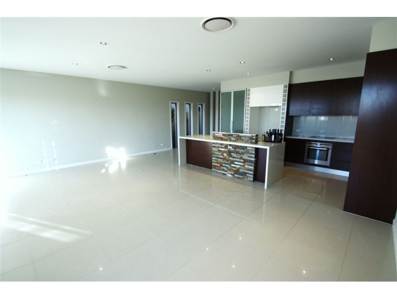 Hope Island QLD 4212