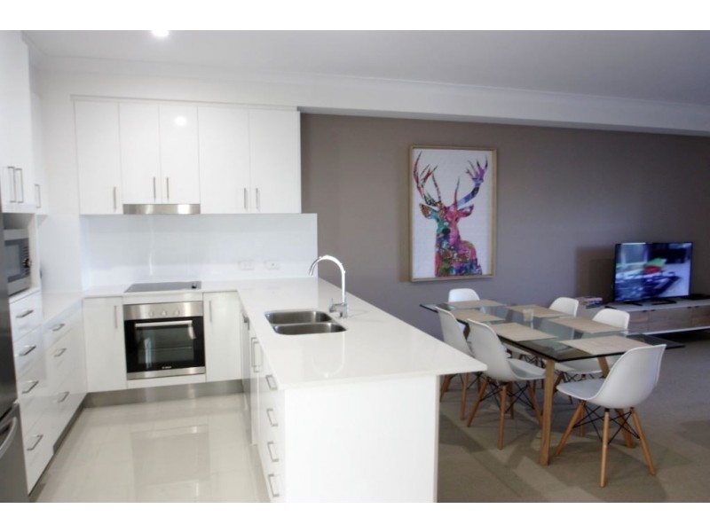 16/1 Mervyn Thomas Drive, Hope Island QLD 4212