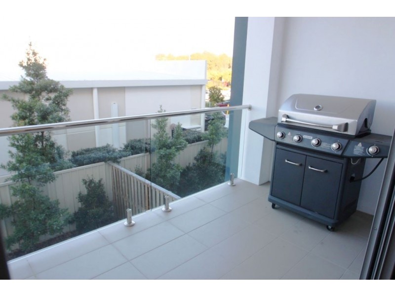 16/1 Mervyn Thomas Drive, Hope Island QLD 4212