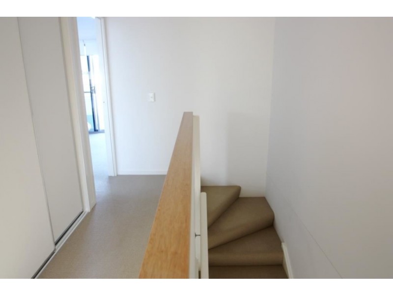 16/1 Mervyn Thomas Drive, Hope Island QLD 4212
