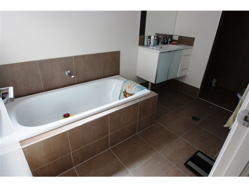 3/18 Fourth Avenue, Labrador QLD 4215