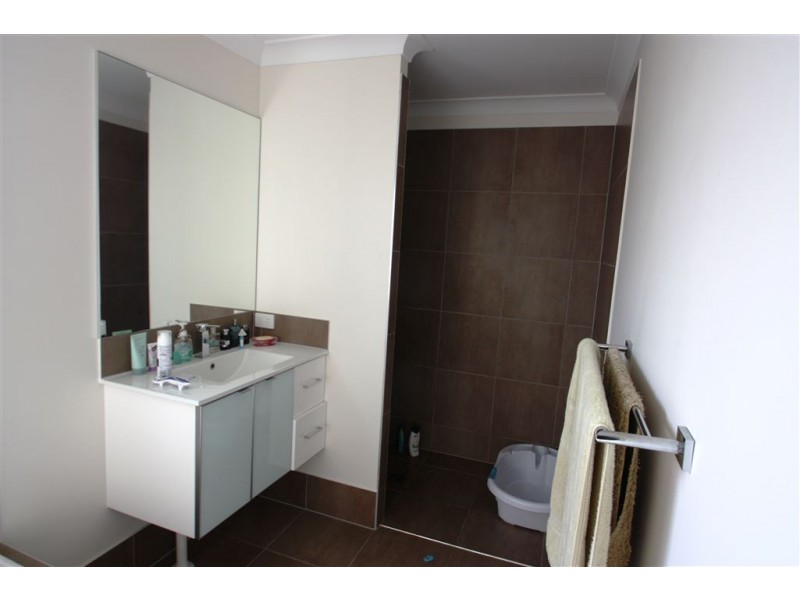 3/18 Fourth Avenue, Labrador QLD 4215