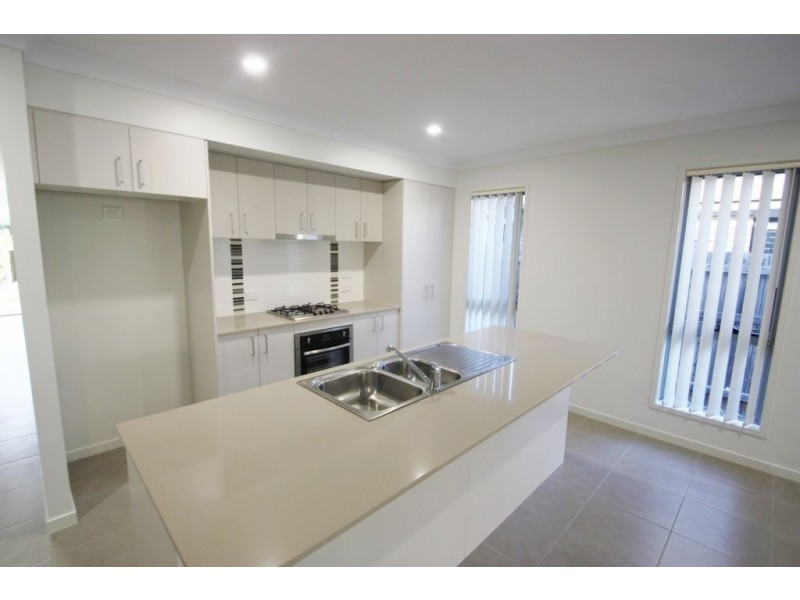 64 River Run Cir, Ormeau QLD 4208