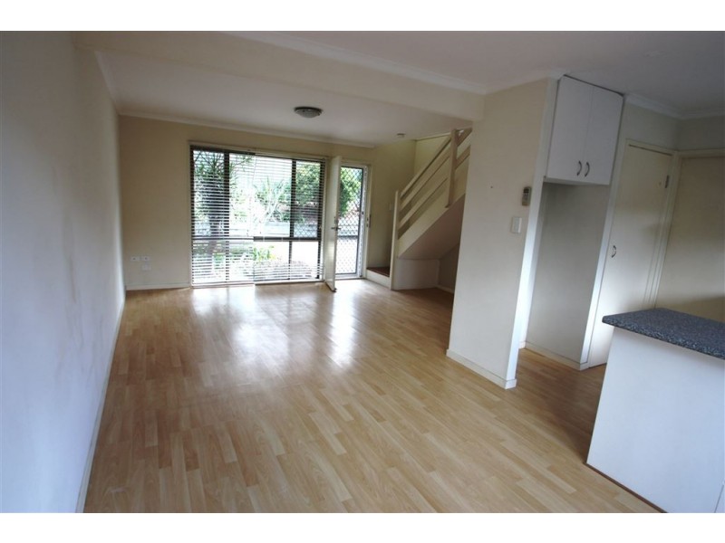 2/6 Parkridge Drive, Molendinar QLD 4214