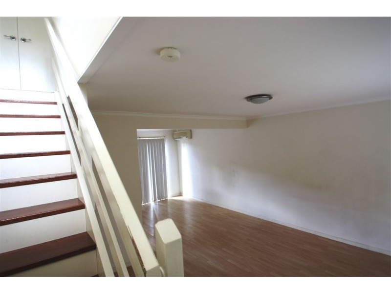 2/6 Parkridge Drive, Molendinar QLD 4214