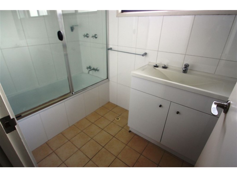 2/6 Parkridge Drive, Molendinar QLD 4214