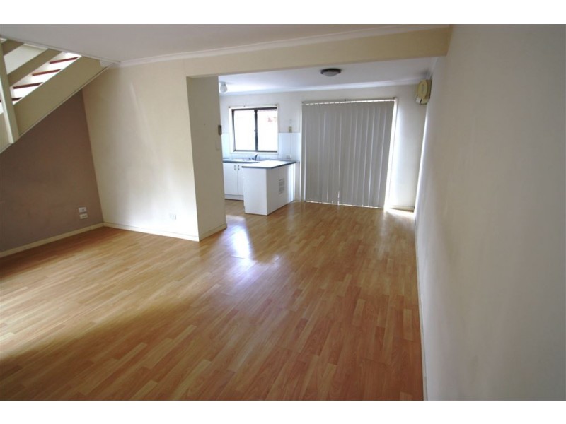 2/6 Parkridge Drive, Molendinar QLD 4214