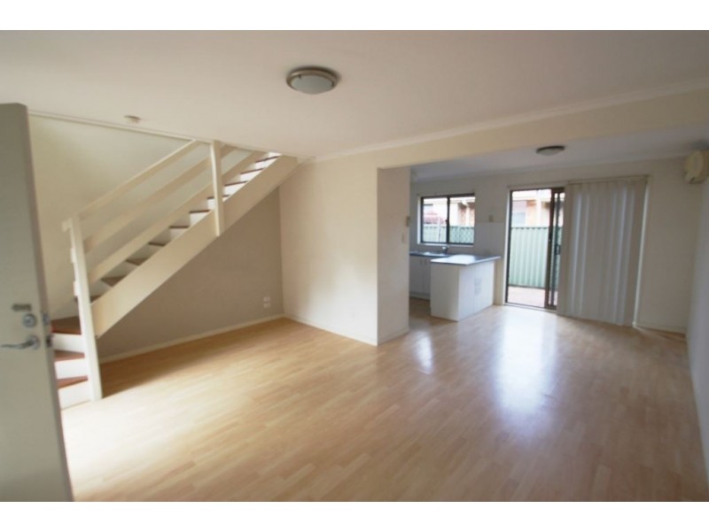 2/6 Parkridge Drive, Molendinar QLD 4214