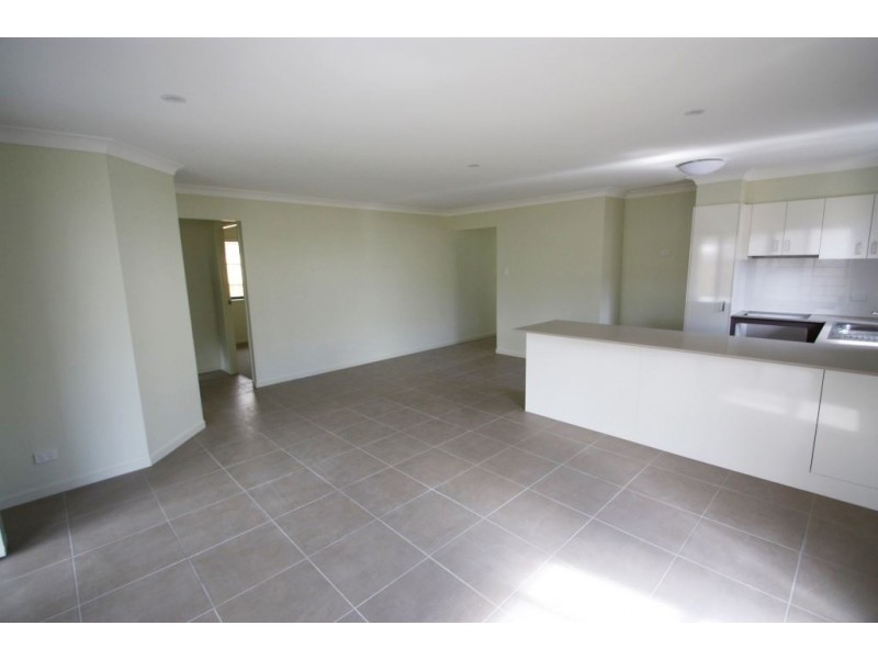 38 Hollyoak Cres, Pimpama QLD 4209
