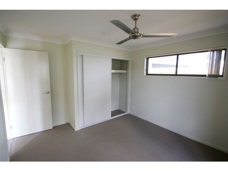 38 Hollyoak Cres, Pimpama QLD 4209