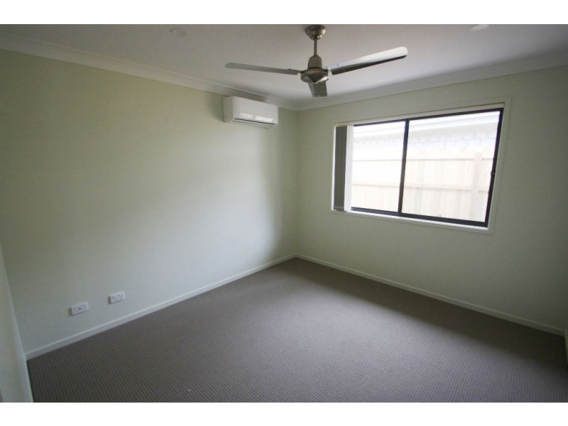 38 Hollyoak Cres, Pimpama QLD 4209