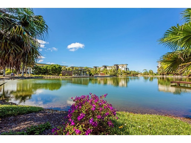 731/3-5 Pendraat parade, Hope Island QLD 4212