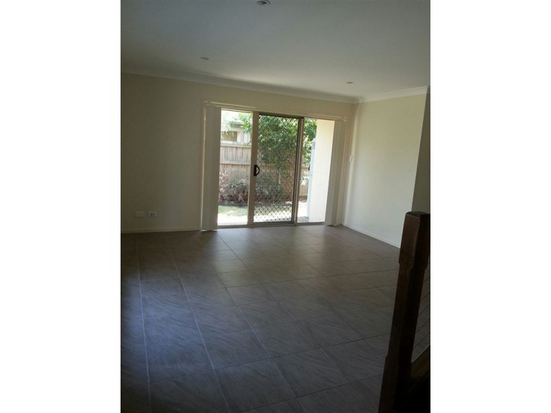 28/2 Weir Drive, Upper Coomera QLD 4209