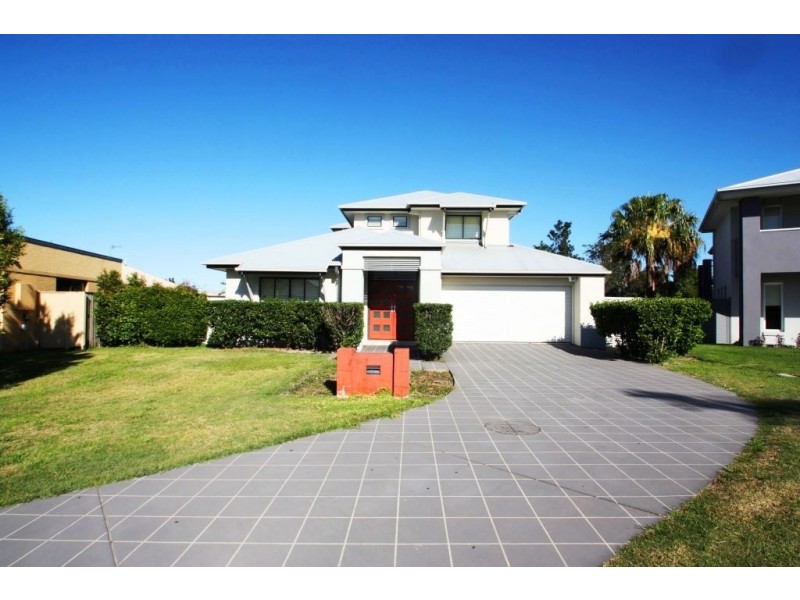 10 Thames Pl, Oxenford QLD 4210