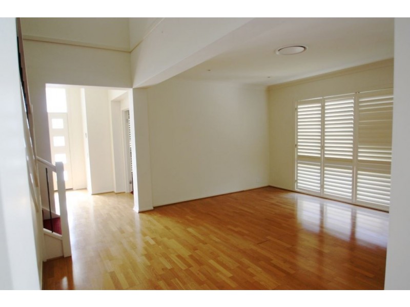 10 Thames Pl, Oxenford QLD 4210