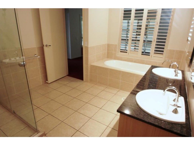 10 Thames Pl, Oxenford QLD 4210