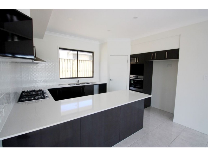 44 Grant Av, Hope Island QLD 4212