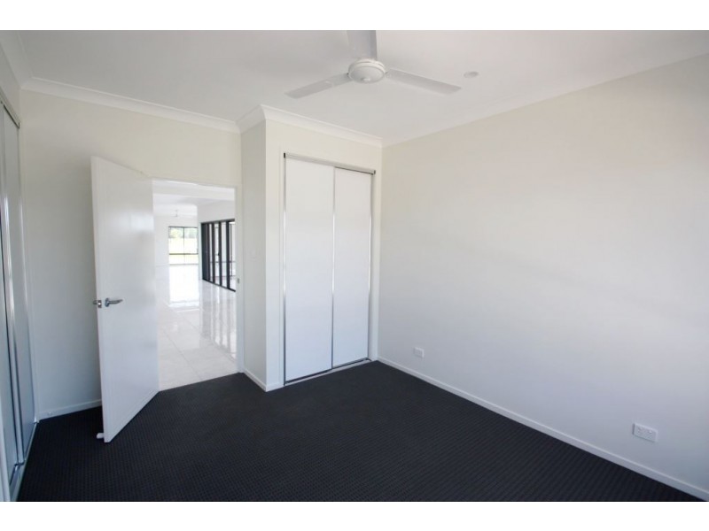 44 Grant Av, Hope Island QLD 4212