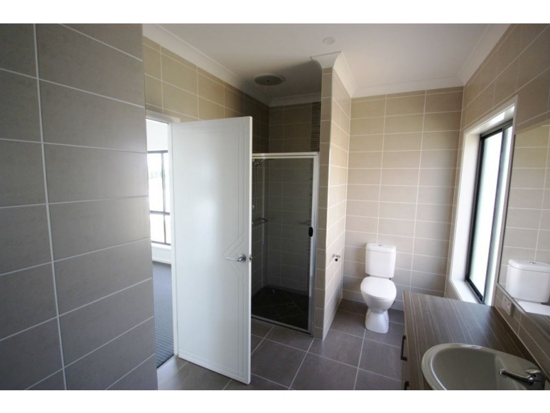 44 Grant Av, Hope Island QLD 4212