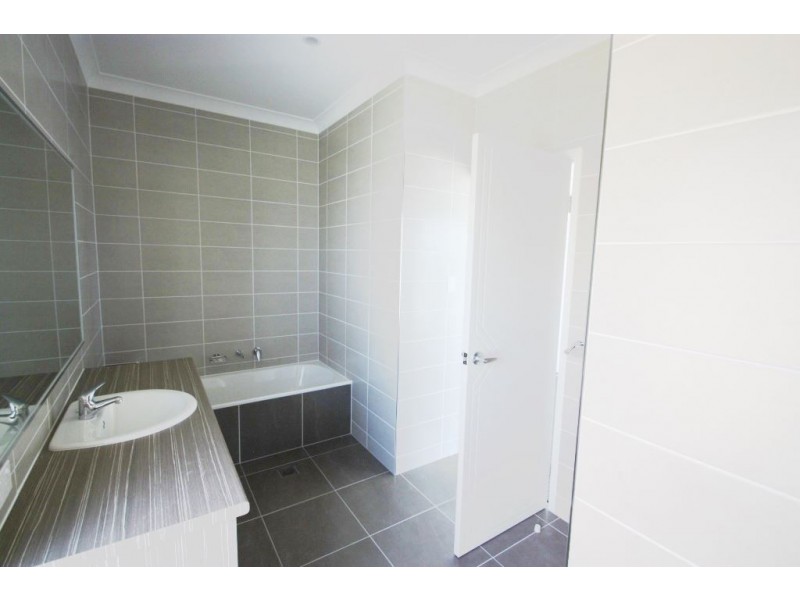 44 Grant Av, Hope Island QLD 4212