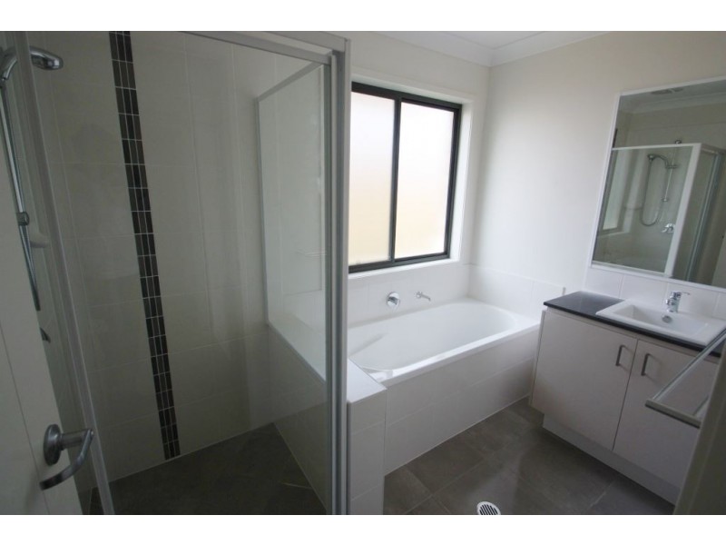 18 Troy Knight Drive, Pimpama QLD 4209