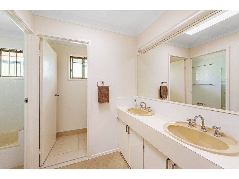 12 Ardlethan Court, Helensvale QLD 4212