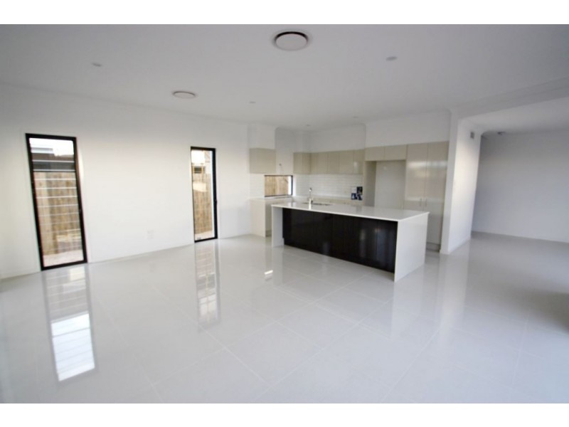 31 North Quay Circuit, Hope Island QLD 4212