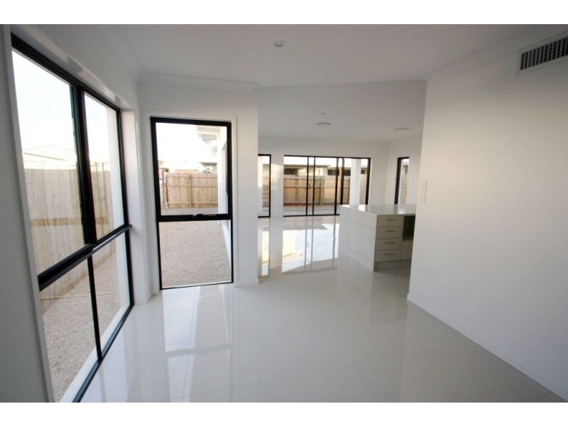 31 North Quay Circuit, Hope Island QLD 4212