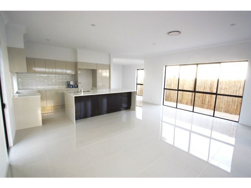 31 North Quay Circuit, Hope Island QLD 4212