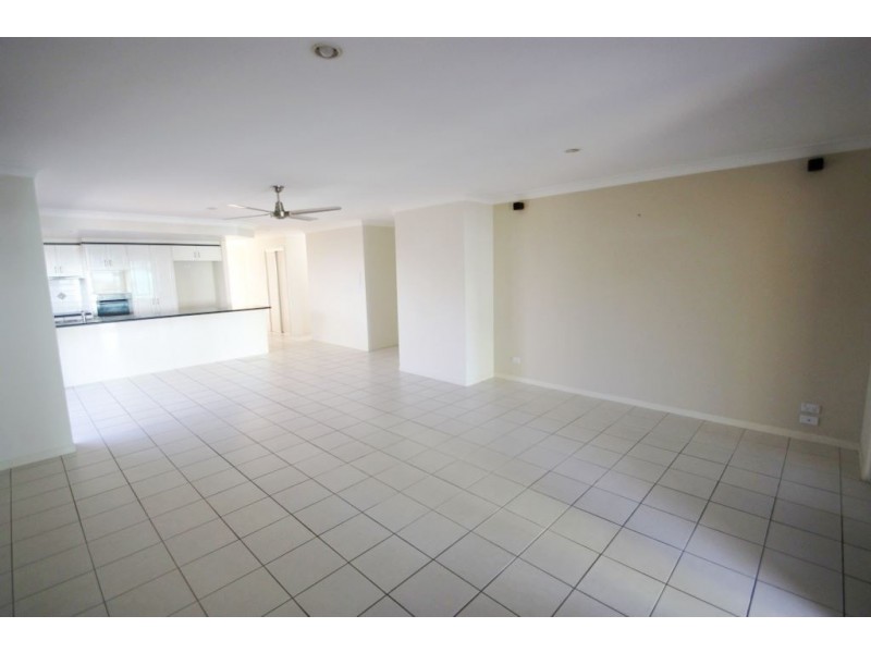 2/13 Fortune St, Coomera QLD 4209