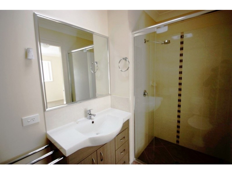 40/2 Weir Dve, Upper Coomera QLD 4209