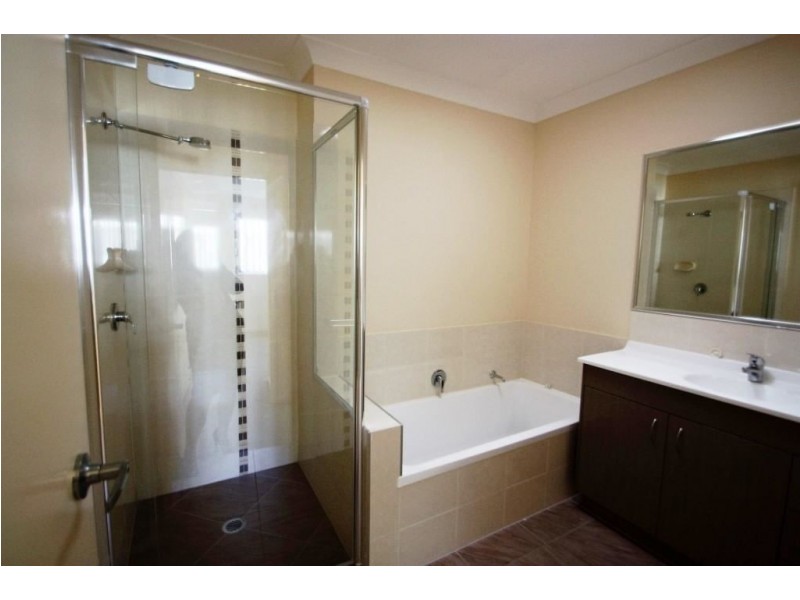 40/2 Weir Dve, Upper Coomera QLD 4209