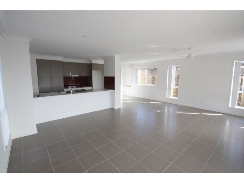43 Wollombi  Av, Ormeau Hills QLD 4208