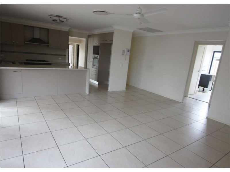 17 Cobb & Co Drive, Oxenford QLD 4210