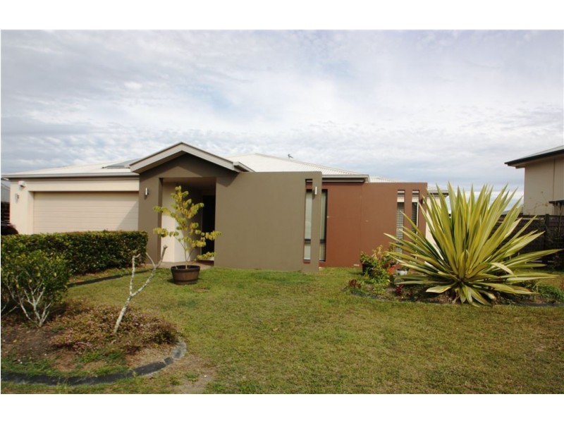17 Cobb & Co Drive, Oxenford QLD 4210