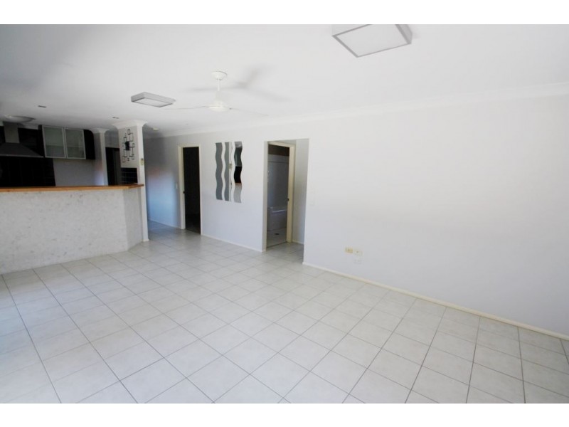 15 Hialeah Crescent, Helensvale QLD 4212