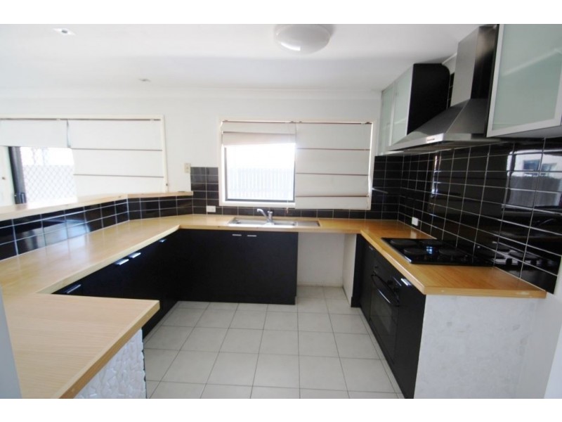 15 Hialeah Crescent, Helensvale QLD 4212